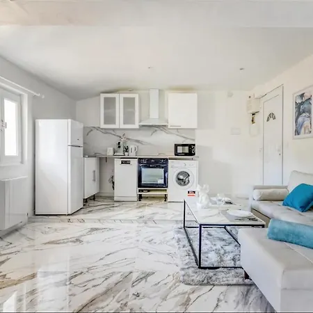 - Jacuzzi, Wifi, Clim, Rétroprojecteur Appartement Béziers