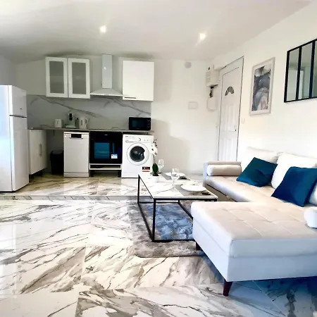 - Jacuzzi, Wifi, Clim, Retroprojecteur *