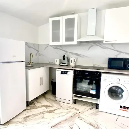 - Jacuzzi, Wifi, Clim, Retroprojecteur *